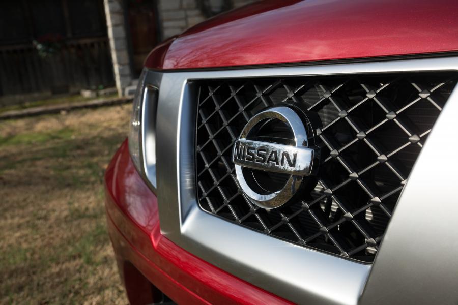 Логотип Nissan Frontier Pro-4X Crew Cab (D40) 2020 года  (фото 28 из 40)